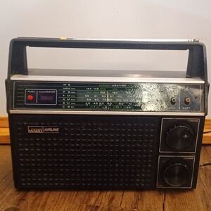 Vintage Montgomery Ward Airline FM/AM/CB 8 Band Radio